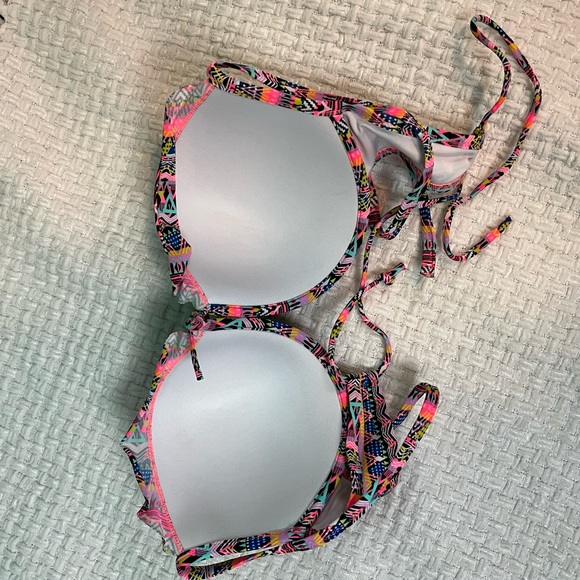 Stylable, multiple-colour (pink, black, blue, yellow, teal and white) Bikini Top - Picture 7 of 11